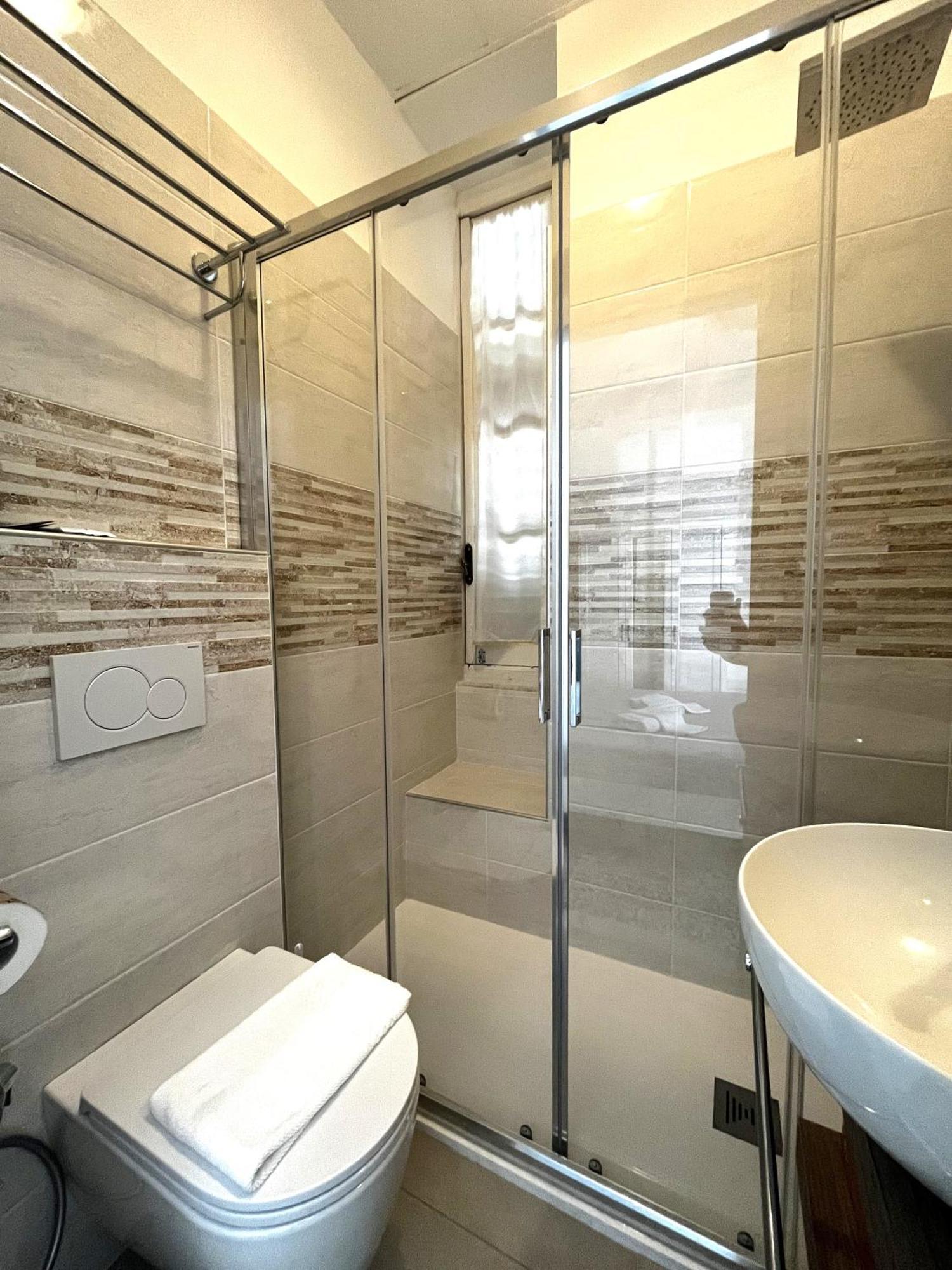 Hotel Baia Di Леванто Екстериор снимка