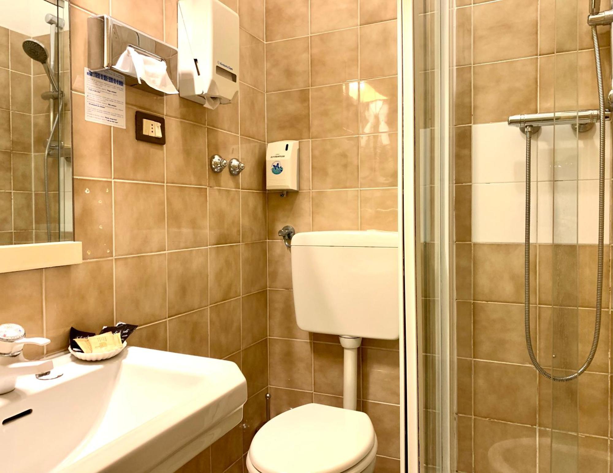 Hotel Baia Di Леванто Екстериор снимка