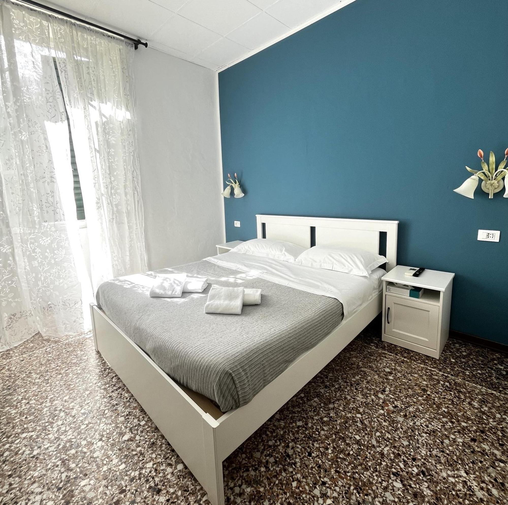 Hotel Baia Di Леванто Екстериор снимка